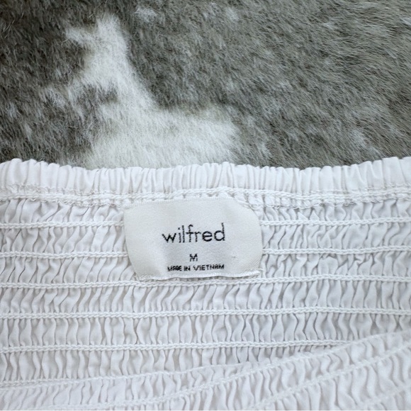 Aritzia Wilfred Inaya Smocked Blouse - Picture 3 of 9